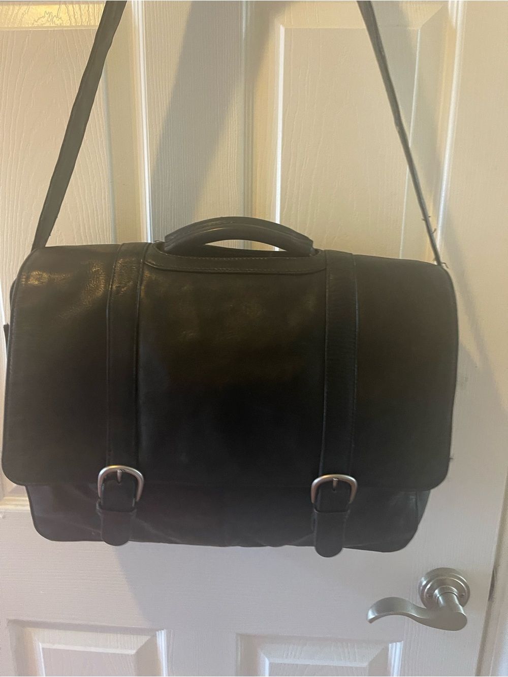 Kenneth Cole Black Leather large briefcase with padded shoulder strap .
